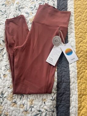 Vuori High-Rise Leggings in Rosewood